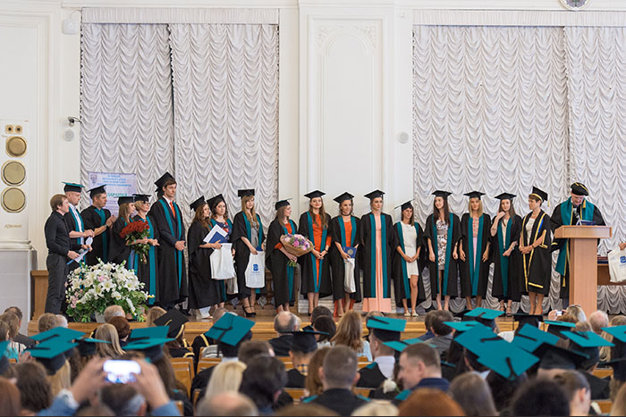 В добрый путь: выпускников магистратуры ИПМЭиТ поздравили в Белом зале