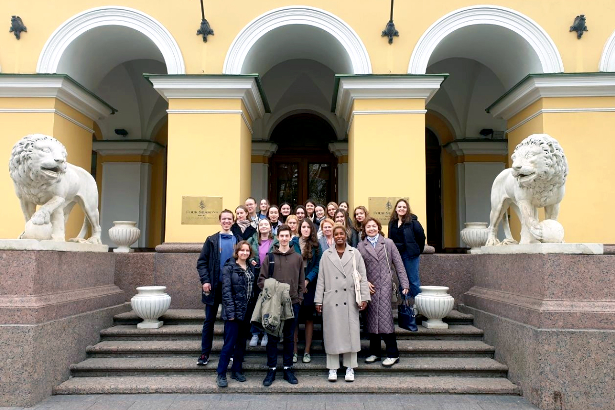 Студенты ВШСиТ ИПМЭиТ посетили с экскурсией Four Seasons Hotel Lion Palace St. Petersburg