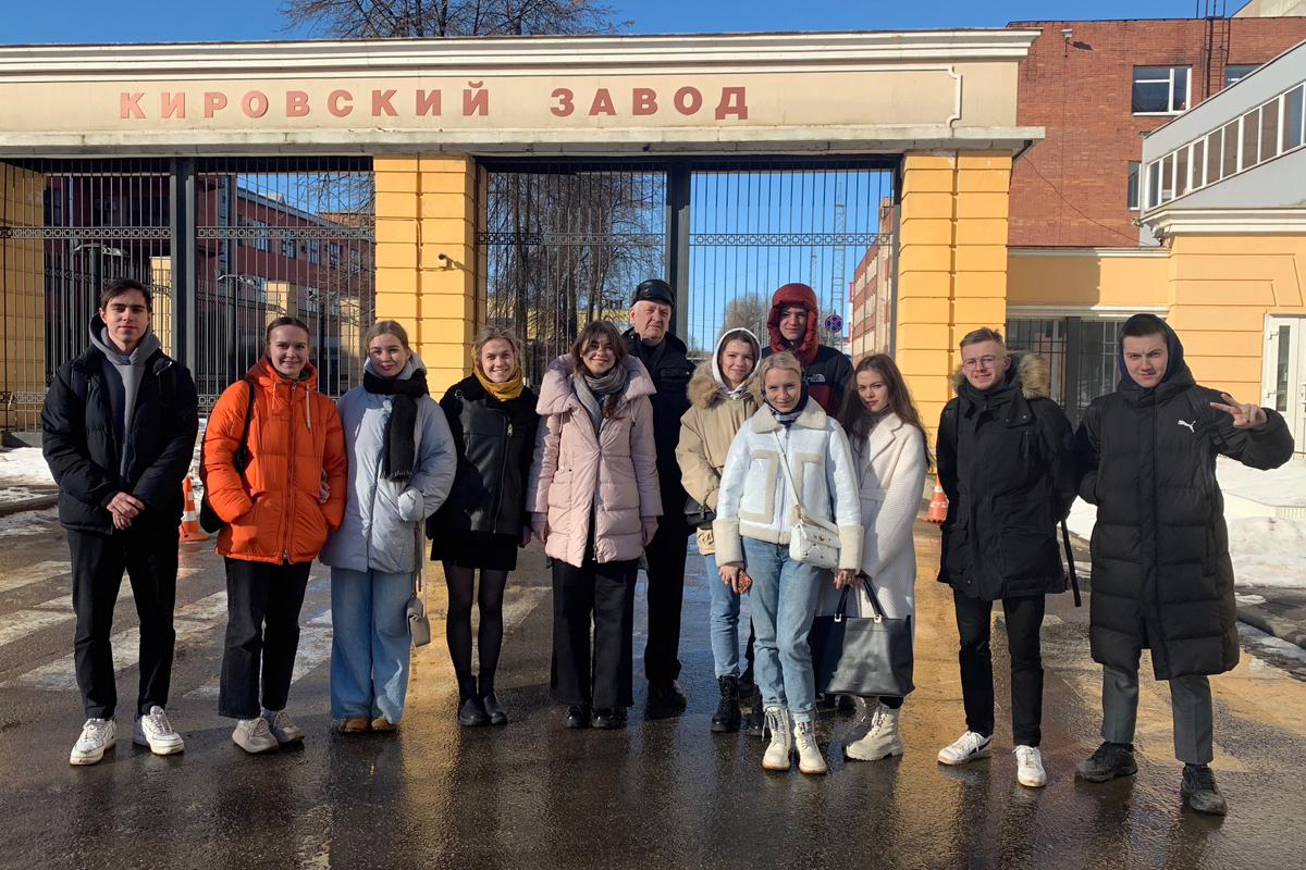 Студенты программы «Индустриальный менеджмент» посетили с экскурсией Петербургский тракторный завод