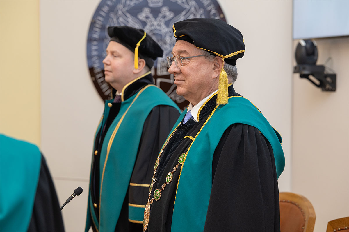 Заслуженное признание: ректор наградил доцентов ВШБИ