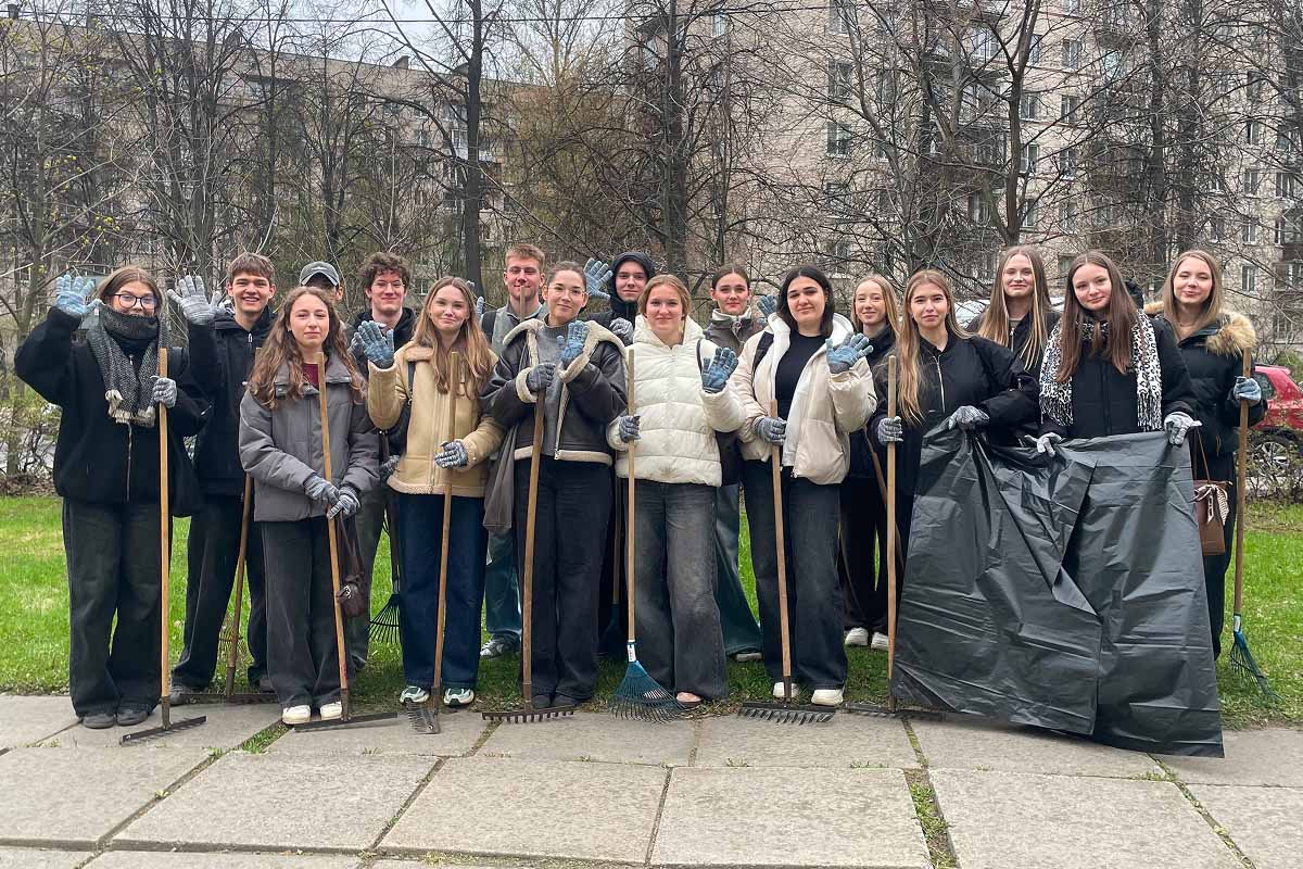 Навели порядок вместе: весенний субботник в очередной раз объединил студентов и сотрудников ИПМЭиТ