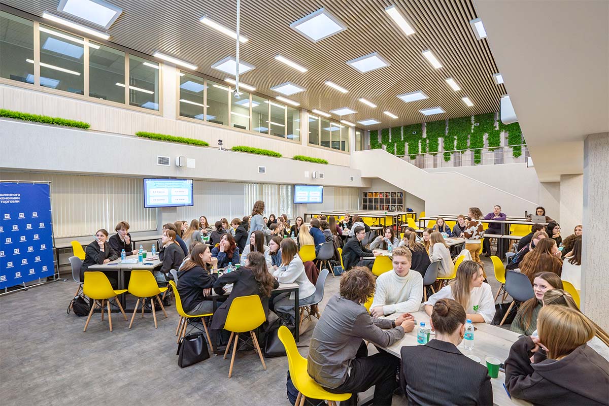 Первокурсники ИПМЭиТ проверили знания в Научном квизе от СНО ИПМЭиТ