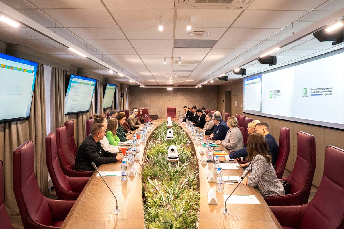 Изображение: «От множества задач к единству результата»: в ВШГУ прошёл круглый стол по экономической безопасности