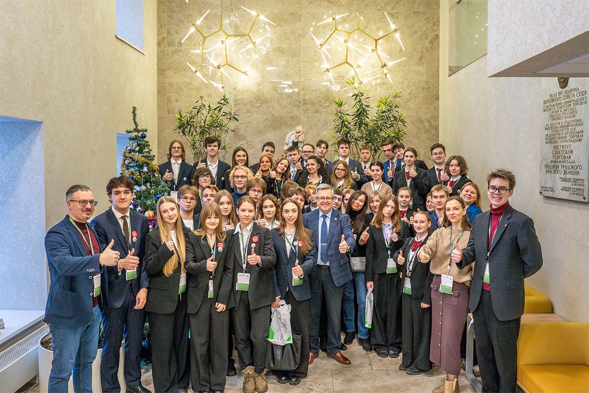 Изображение: Активный старт года: в ИПМЭиТ прошли визиты участников проекта «Школа Смольного»