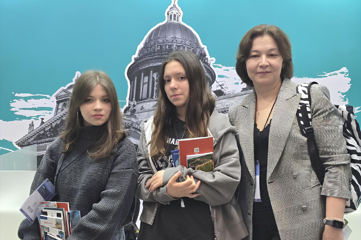 Горизонты туризма: студенты ВШСиТ на международной выставке MITT-2026 в Москве