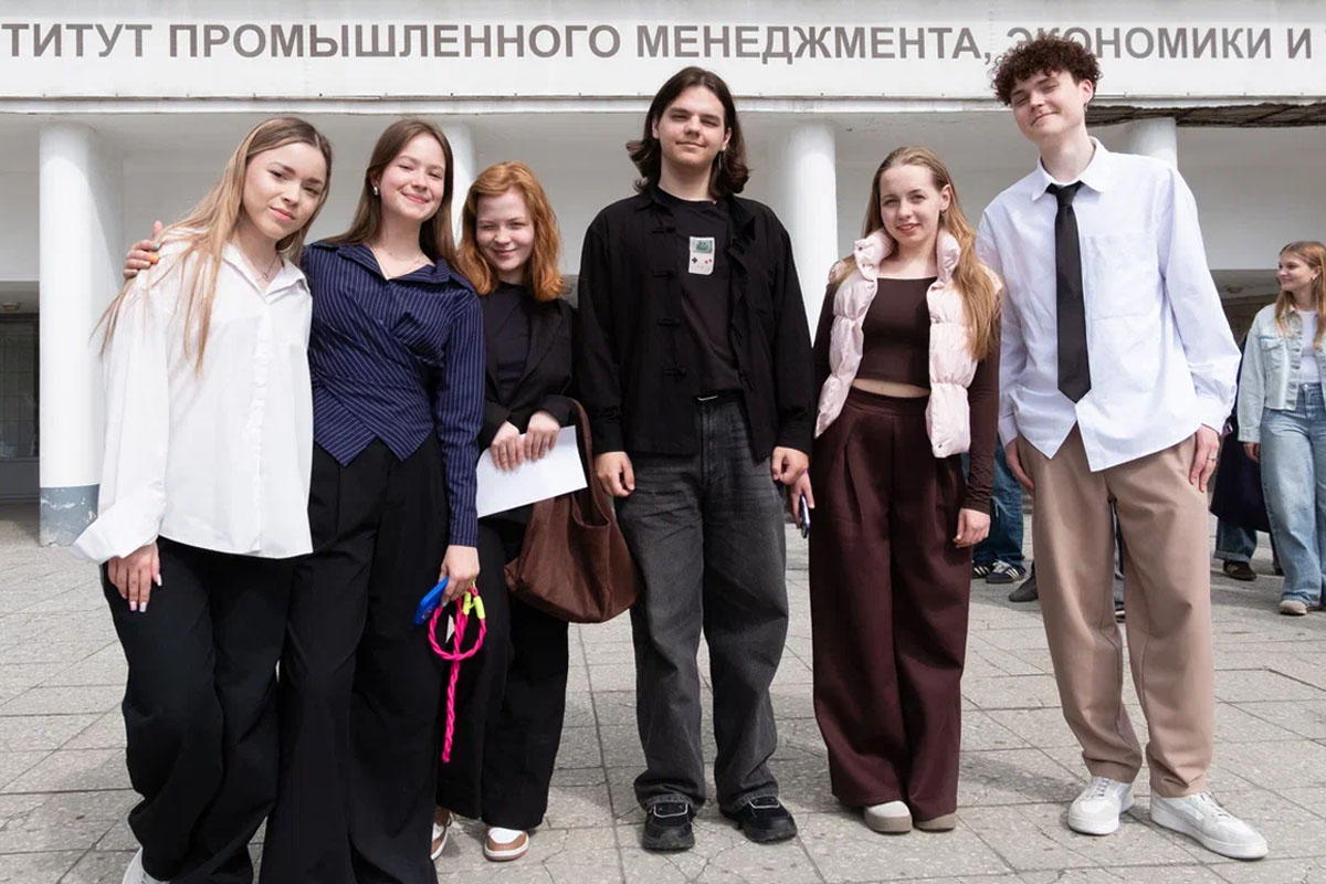 Один день с ИПМЭиТ: школьники познакомились с жизнью политехника