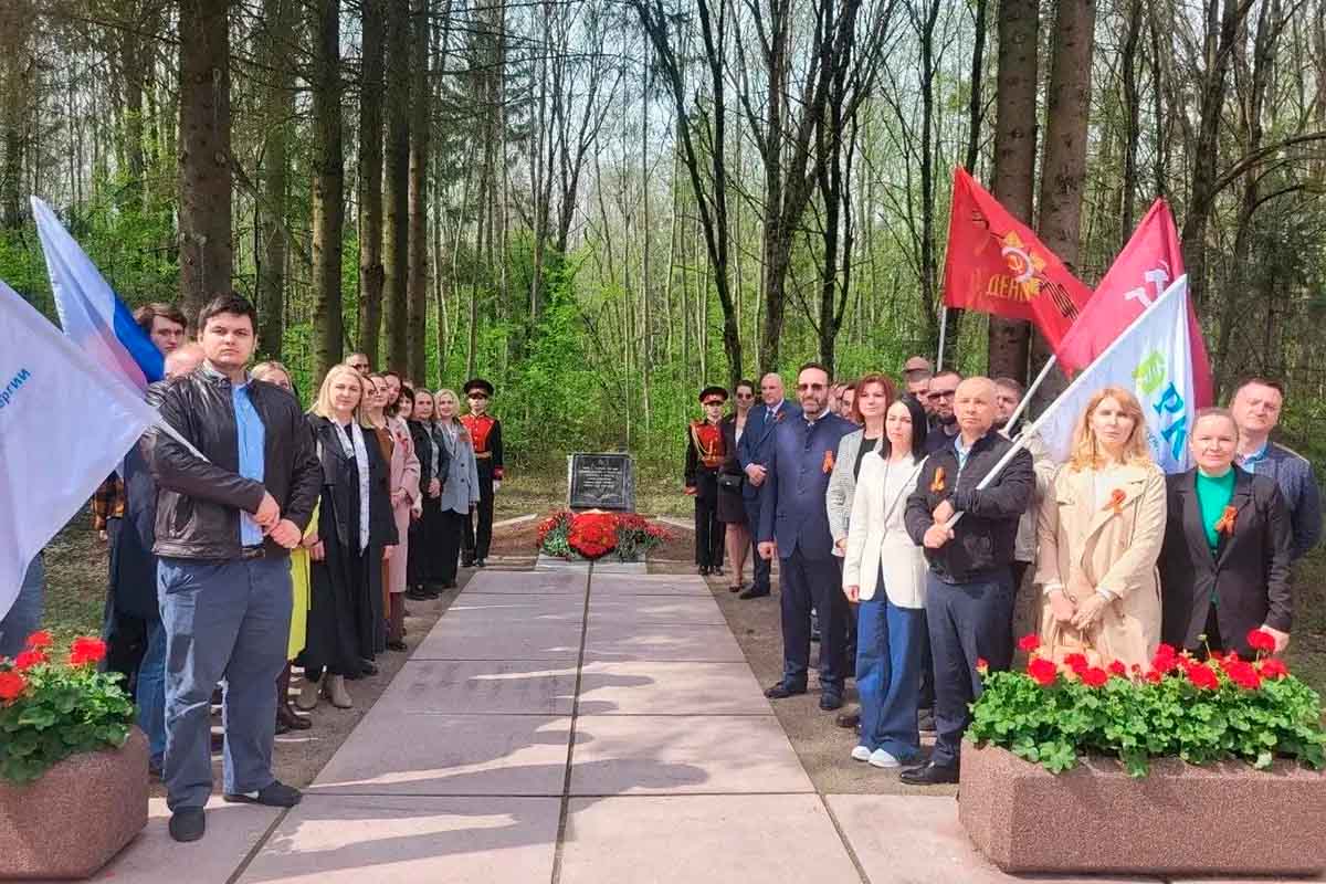 ВШПМ с индустриальным партнером «РКС-Энерго» на торжественной церемонии у мемориала в Красном Хуторе: память, объединяющая поколения